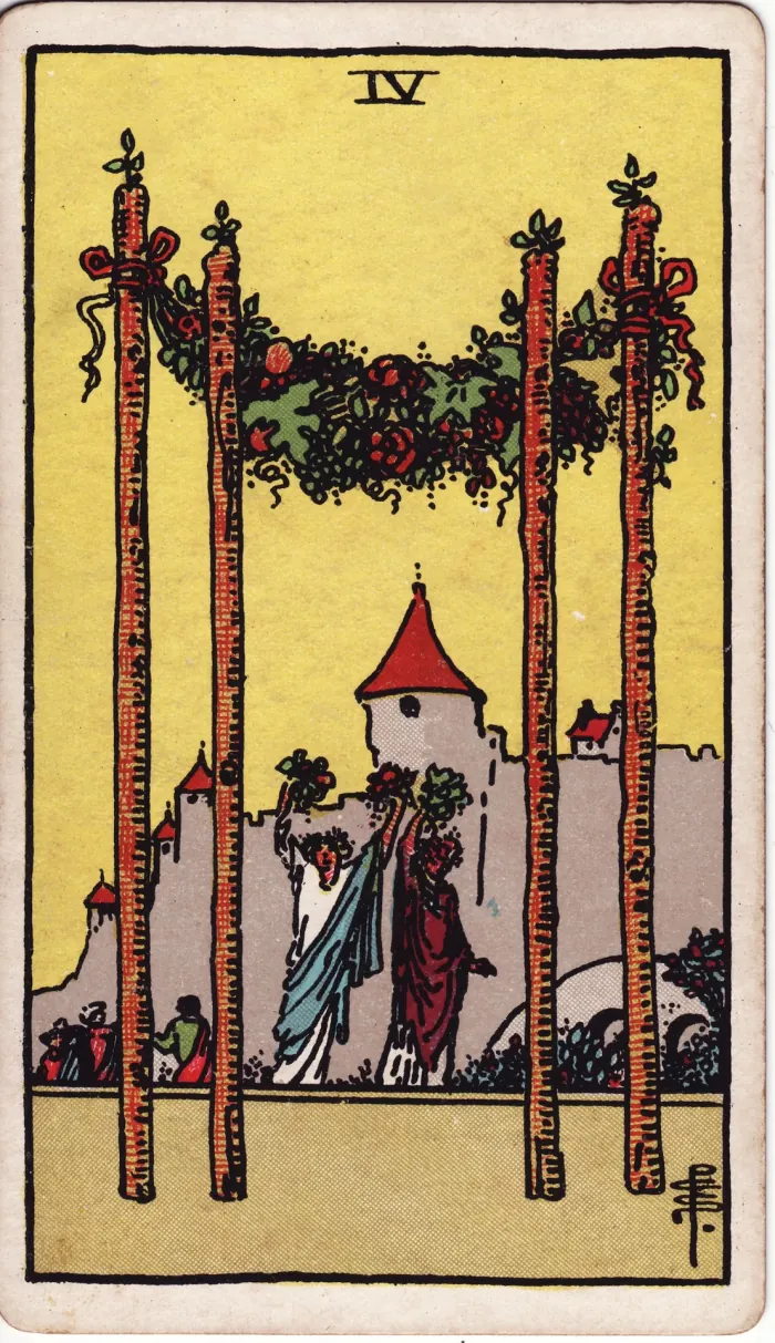 네 개의 지팡이(FOUR OF WANDS) 타로카드 이미지